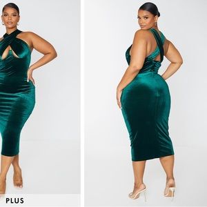 Emerald green plus-size dress. The dress runs big the dress can fit size 18/20